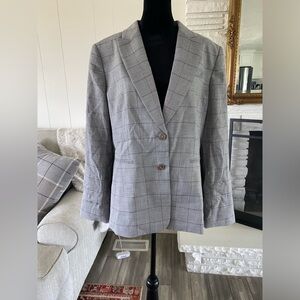 Women’s Tahari blazer size 12.